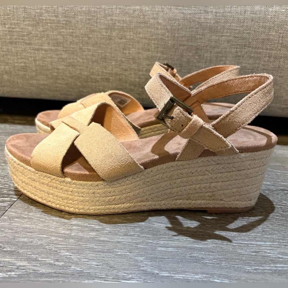 Tom’s Women's Tan Wedge Sandals